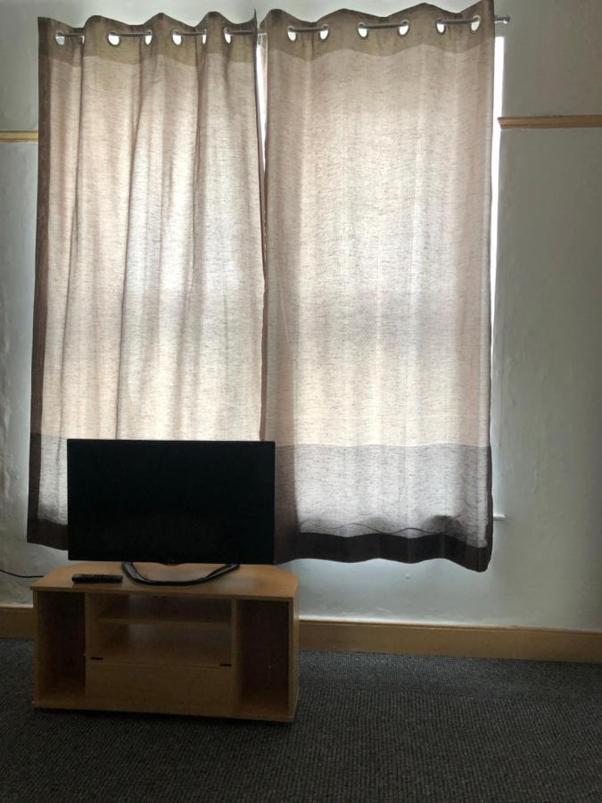 Shous Guest House Emersons Green Экстерьер фото